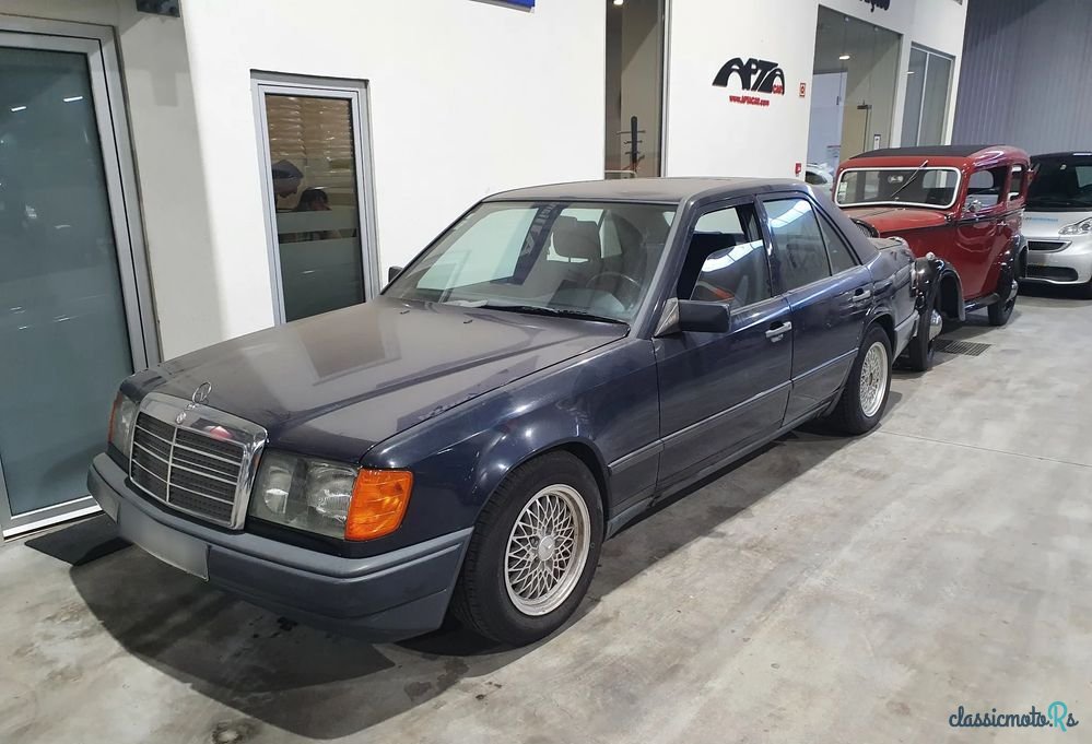 1989' Mercedes-Benz Classe E photo #1