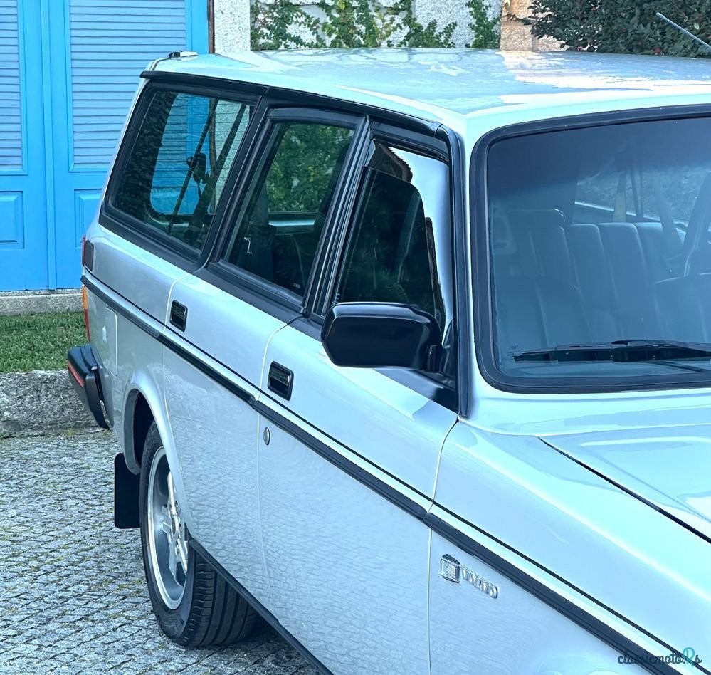 1984' Volvo 245 photo #2