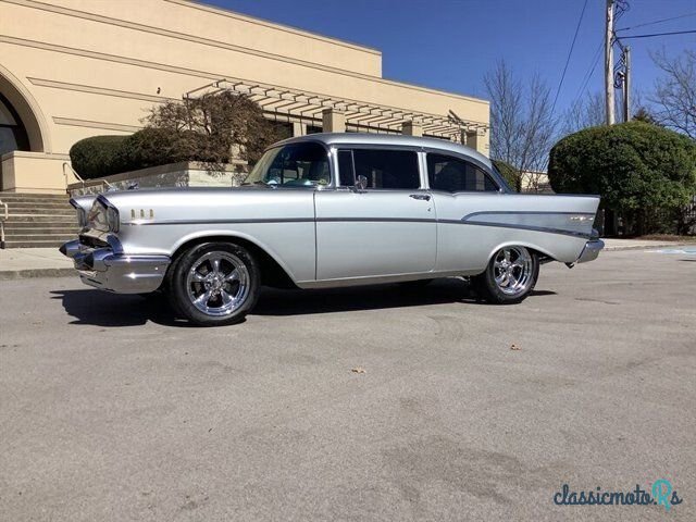 1957' Chevrolet photo #2