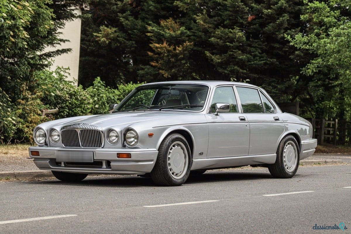 1984' Daimler Double Six photo #1