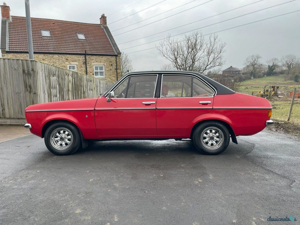 1980' Ford Escort photo #5