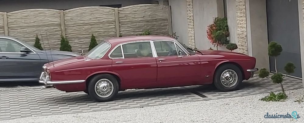 1974' Jaguar XJ photo #2