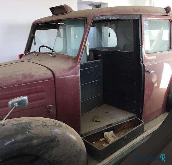 1947' Austin photo #4