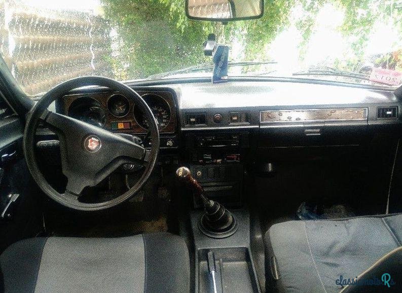 1989' Gaz 24 photo #2