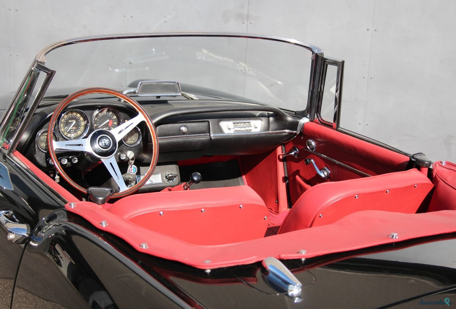 1964' Alfa Romeo 2600 Spider photo #3