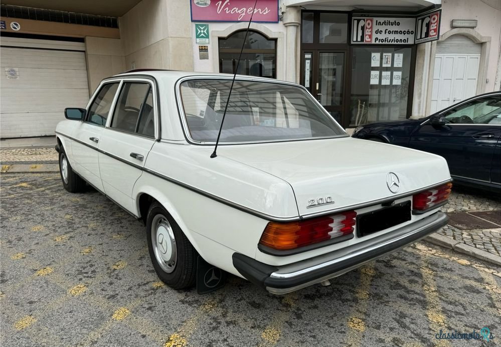 1976' Mercedes-Benz 200 photo #3