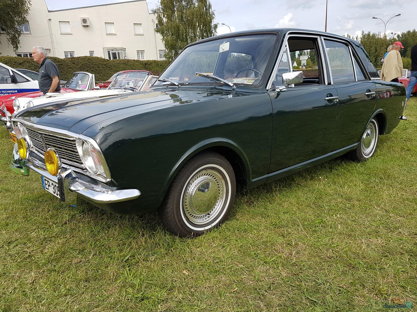 1968' Ford Cortina berline photo #2