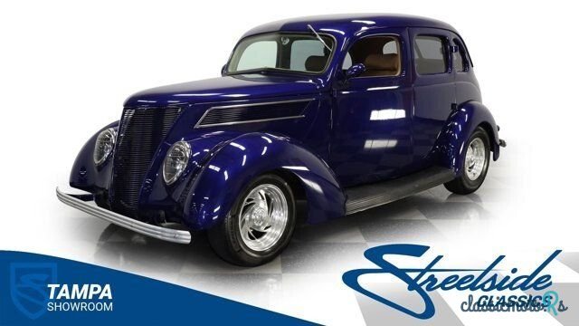 1937' Ford Deluxe photo #1
