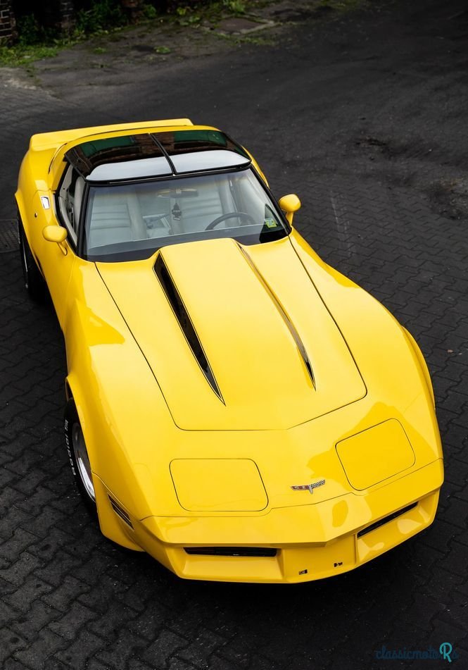 1980' Chevrolet Corvette photo #1
