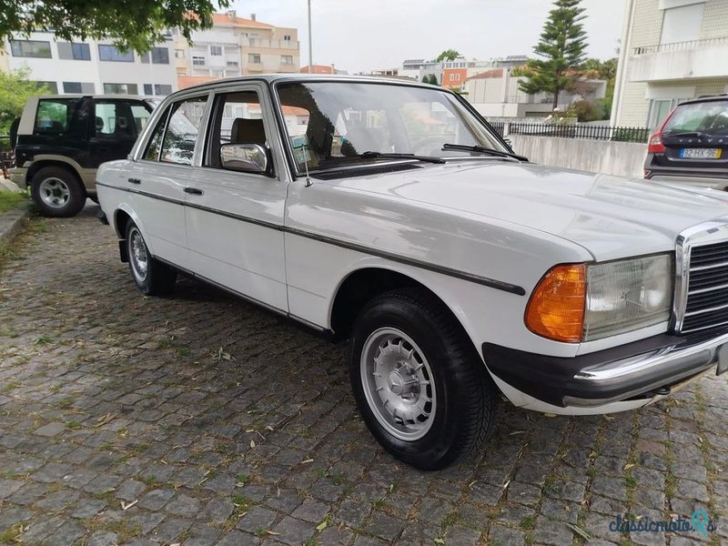 1977' Mercedes-Benz 200 photo #2