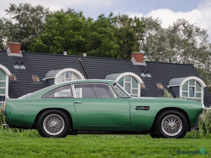 1960' Aston Martin DB4 photo #3