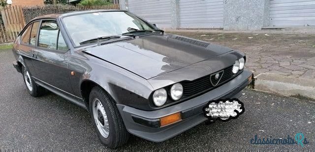 1982' Alfa Romeo Alfetta photo #1
