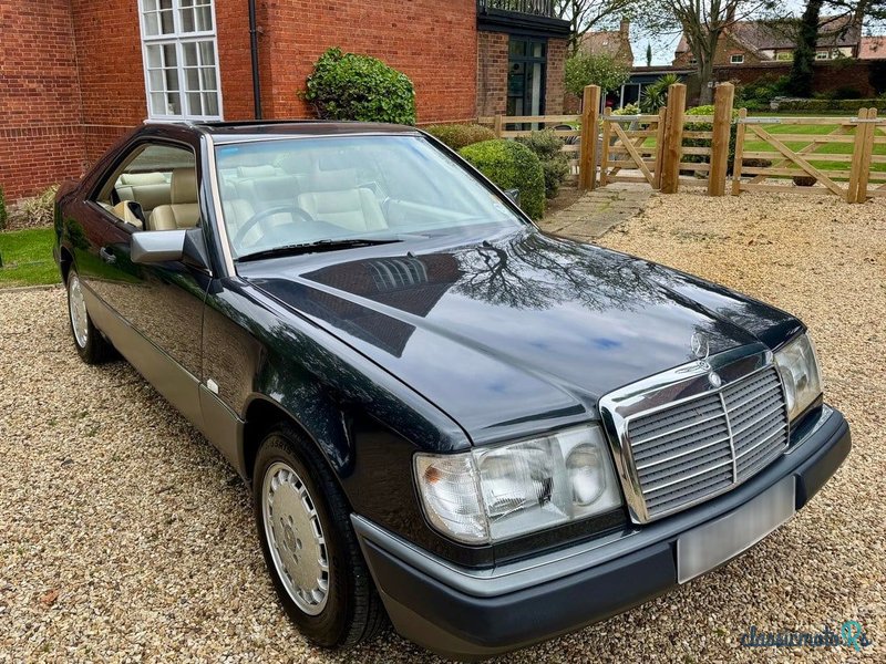 1989' Mercedes-Benz 230 photo #2