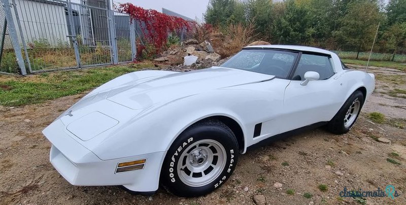 1980' Chevrolet Corvette photo #2