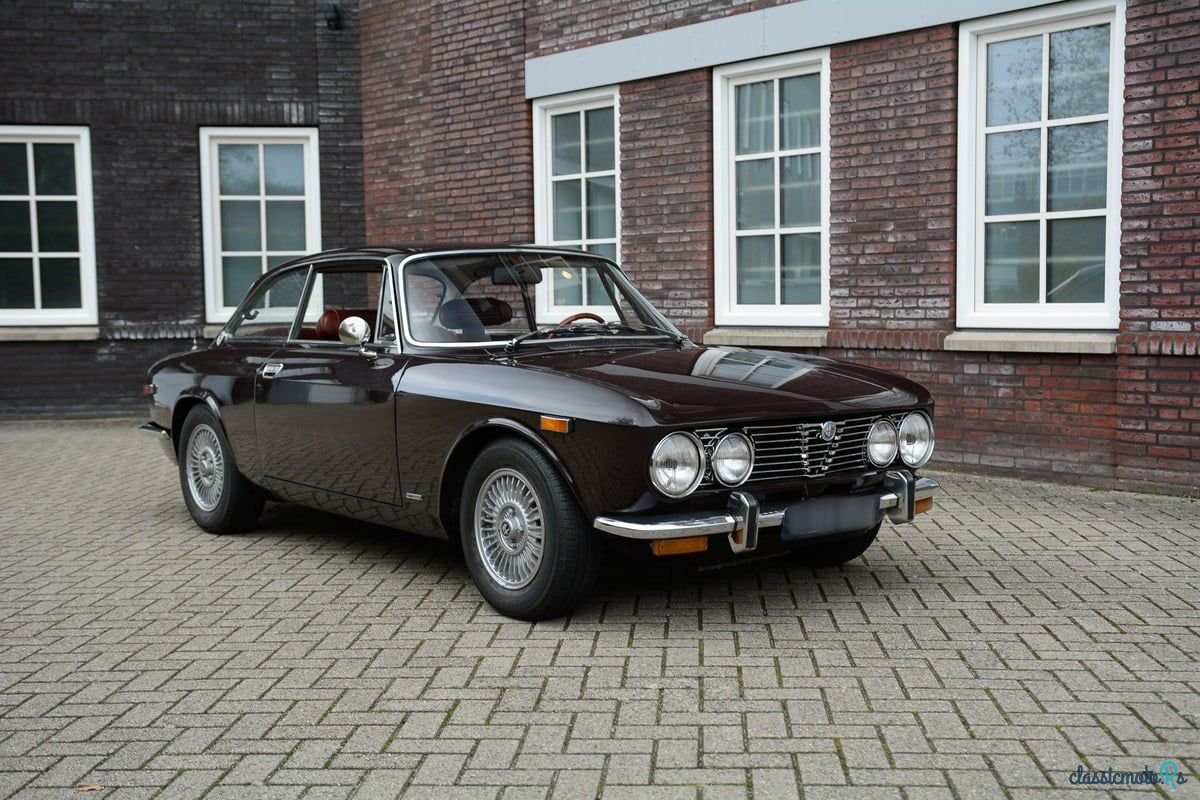 1974' Alfa Romeo Gtv 2000 photo #2