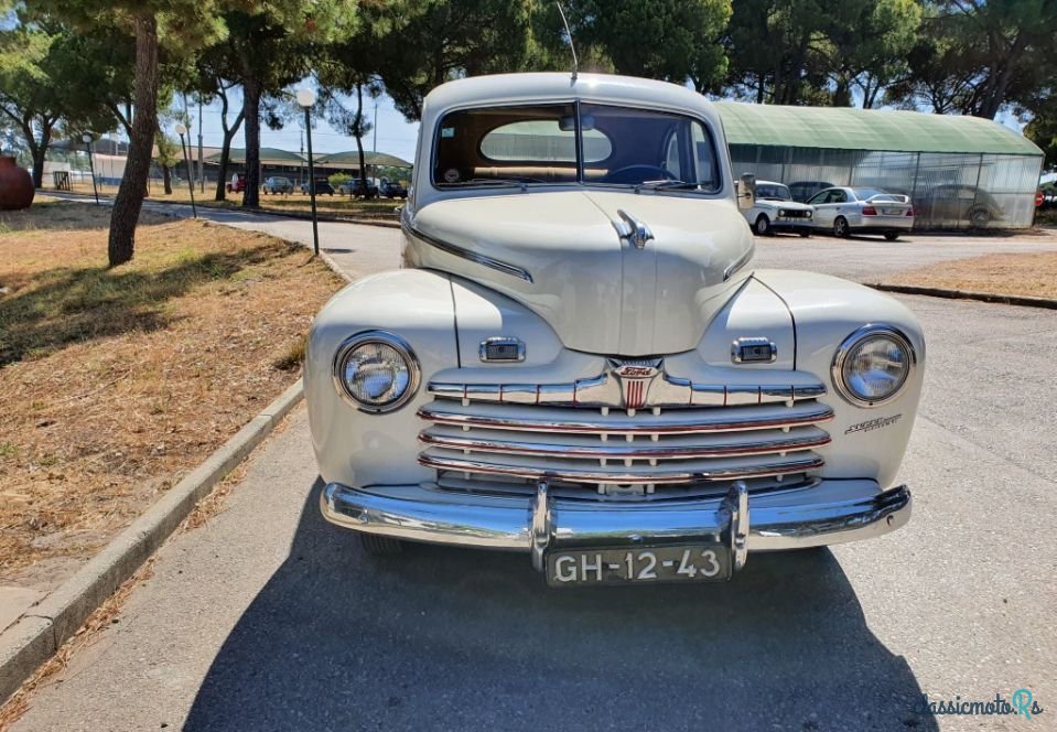 1947' Ford V8 Berline photo #3