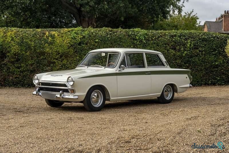 1965' Ford Cortina photo #1
