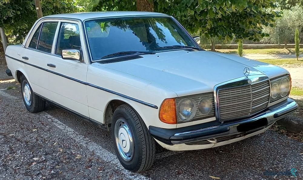 1977' Mercedes-Benz W123 photo #4