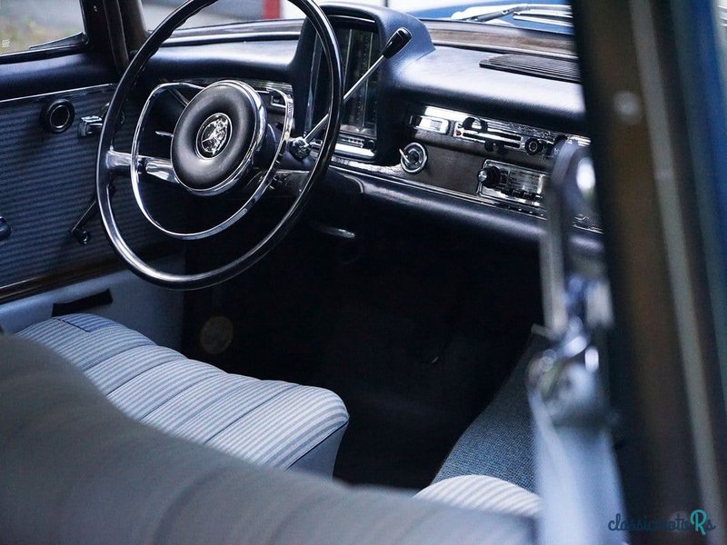 1965' Mercedes-Benz 220 photo #5