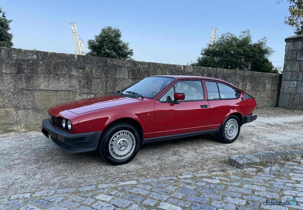 1982' Alfa Romeo GTV photo #1
