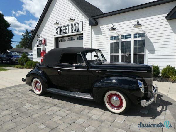 1940' Ford Deluxe photo #2