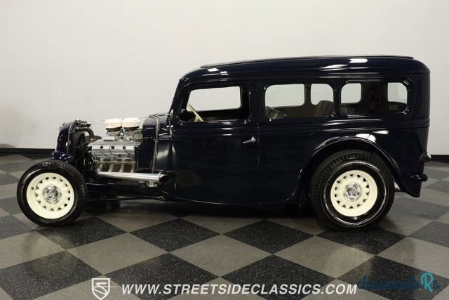 1935' Ford Deluxe photo #2