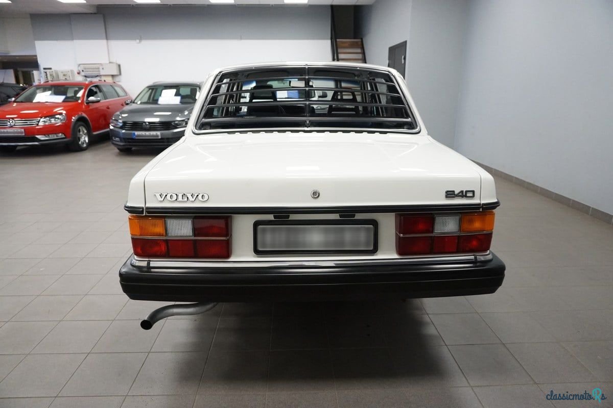 1984' Volvo 244 photo #5