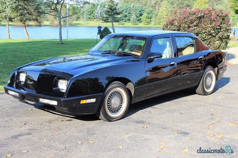 1990' Avanti Sedan photo #1