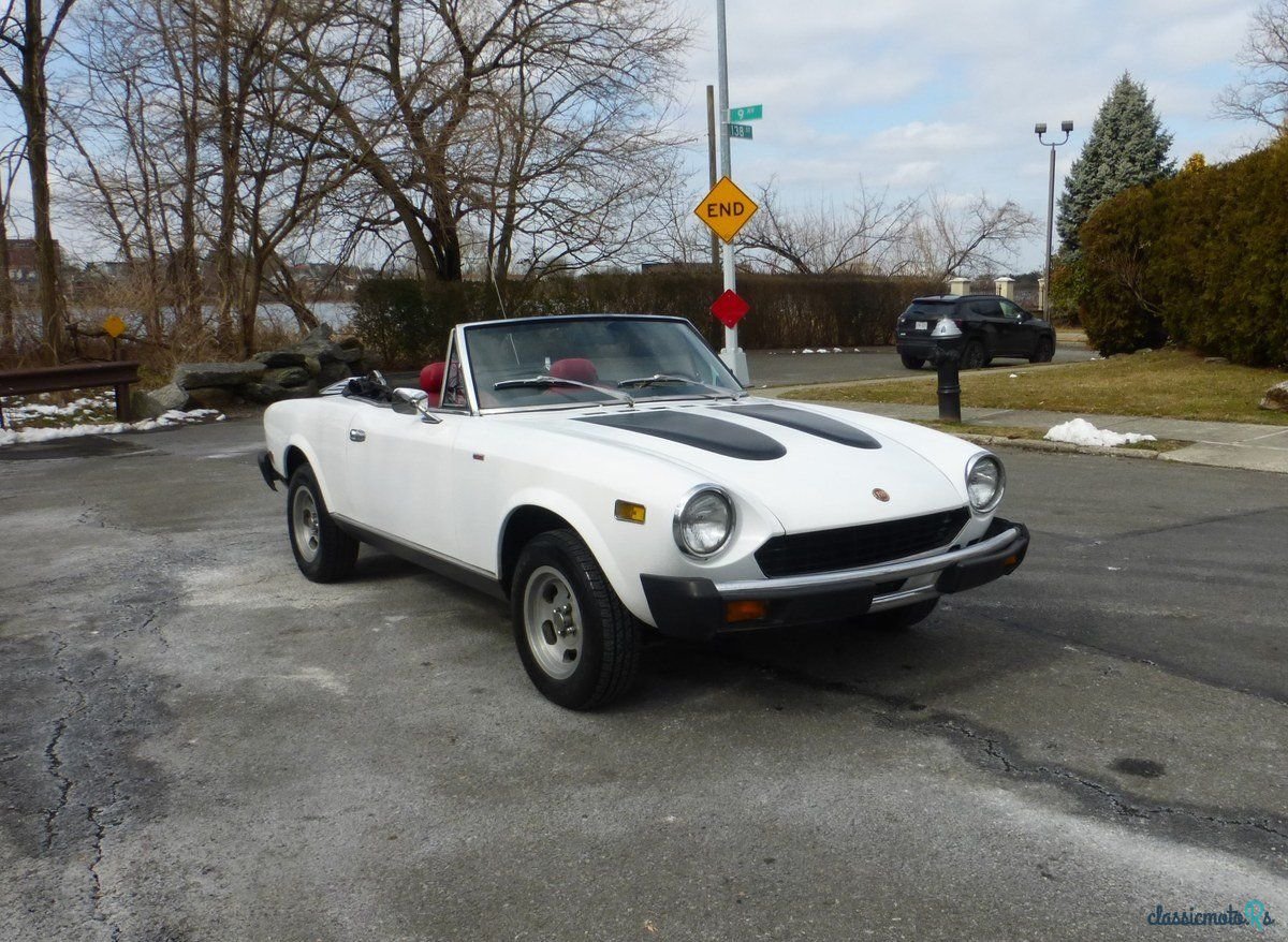 1978' Fiat 124 Spider photo #1