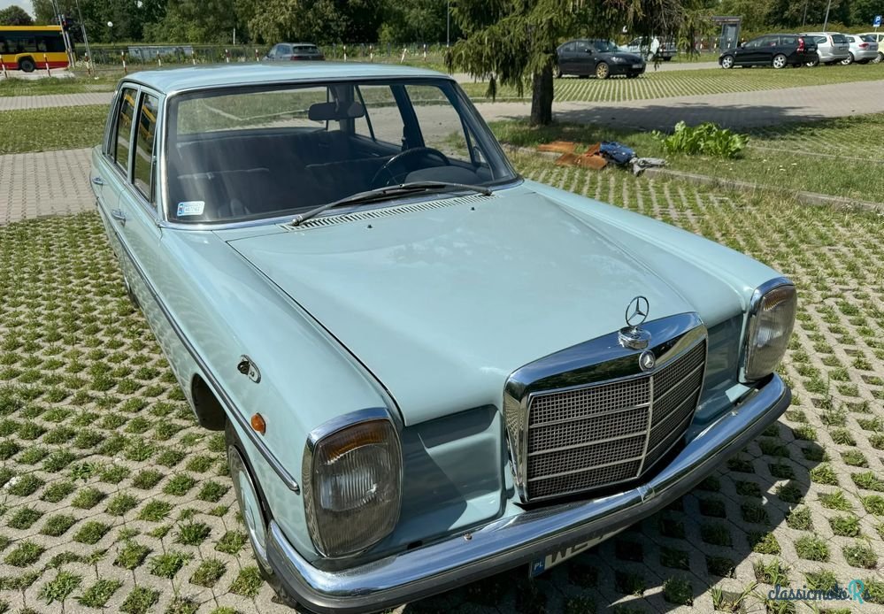 1969' Mercedes-Benz 220D photo #2