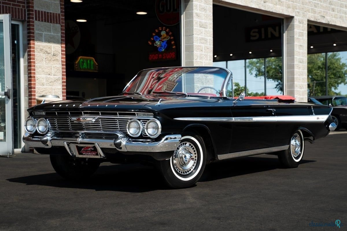 1961' Chevrolet Impala photo #1