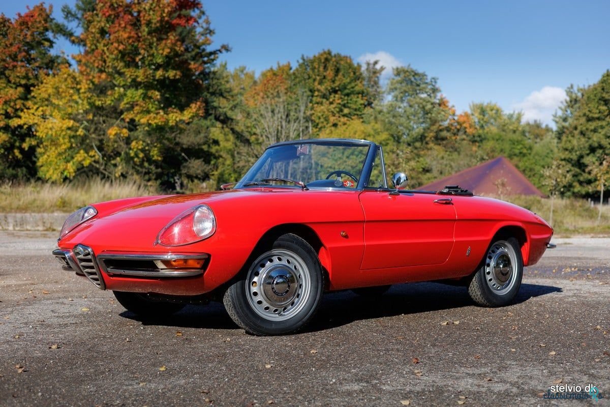 1967' Alfa Romeo Spider Duetto photo #3