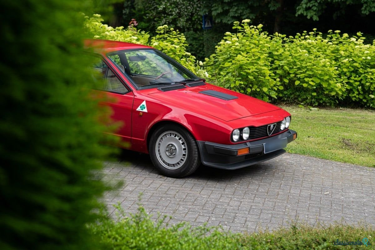 1982' Alfa Romeo GTV photo #4