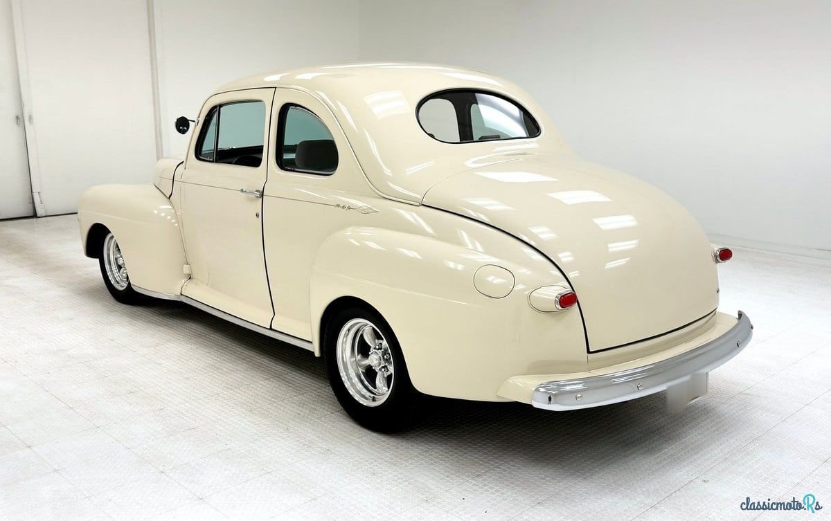 1948' Ford Super De Luxe photo #3