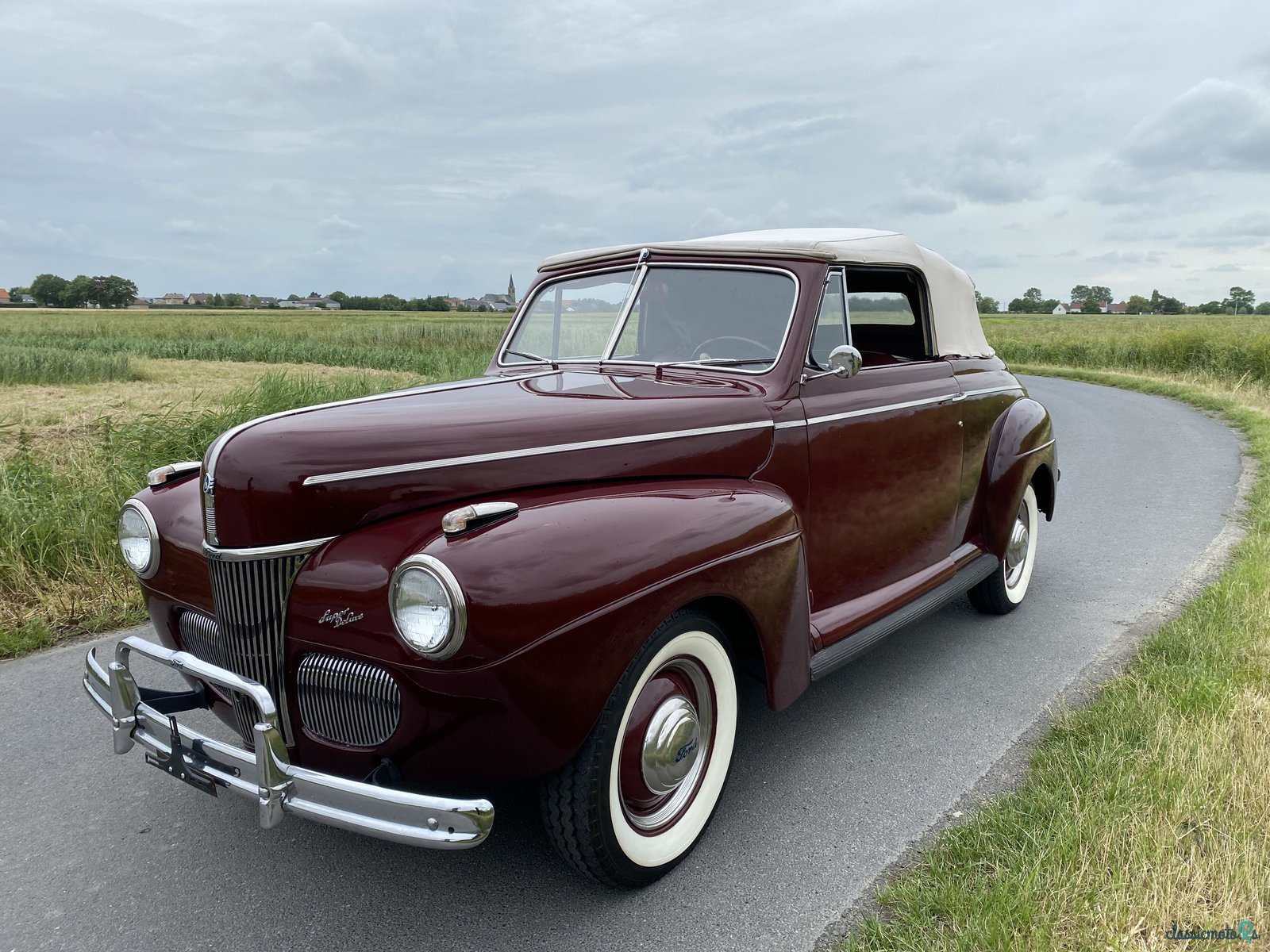 1941' Ford Deluxe photo #2