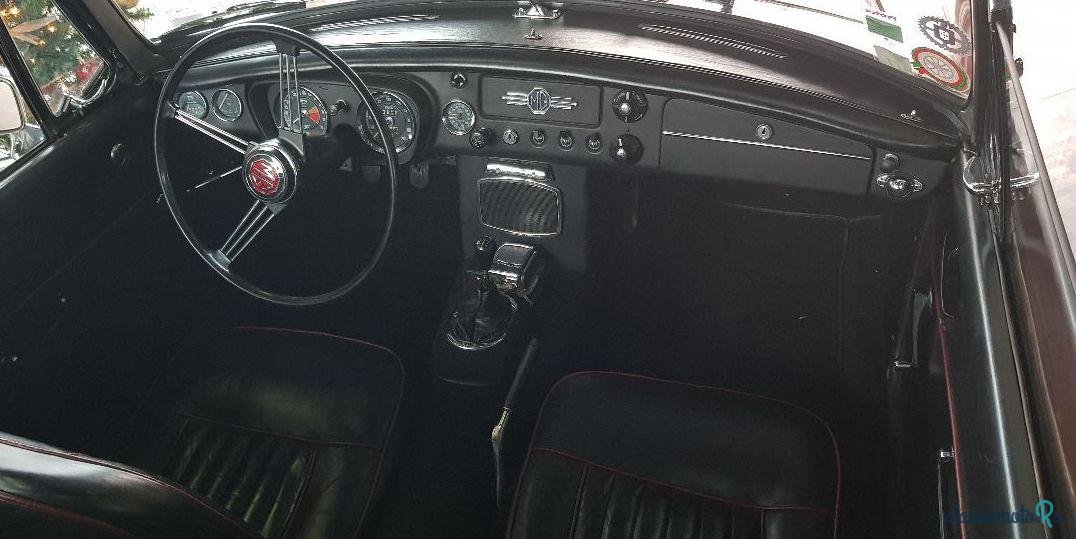 1968' MG MGB photo #1