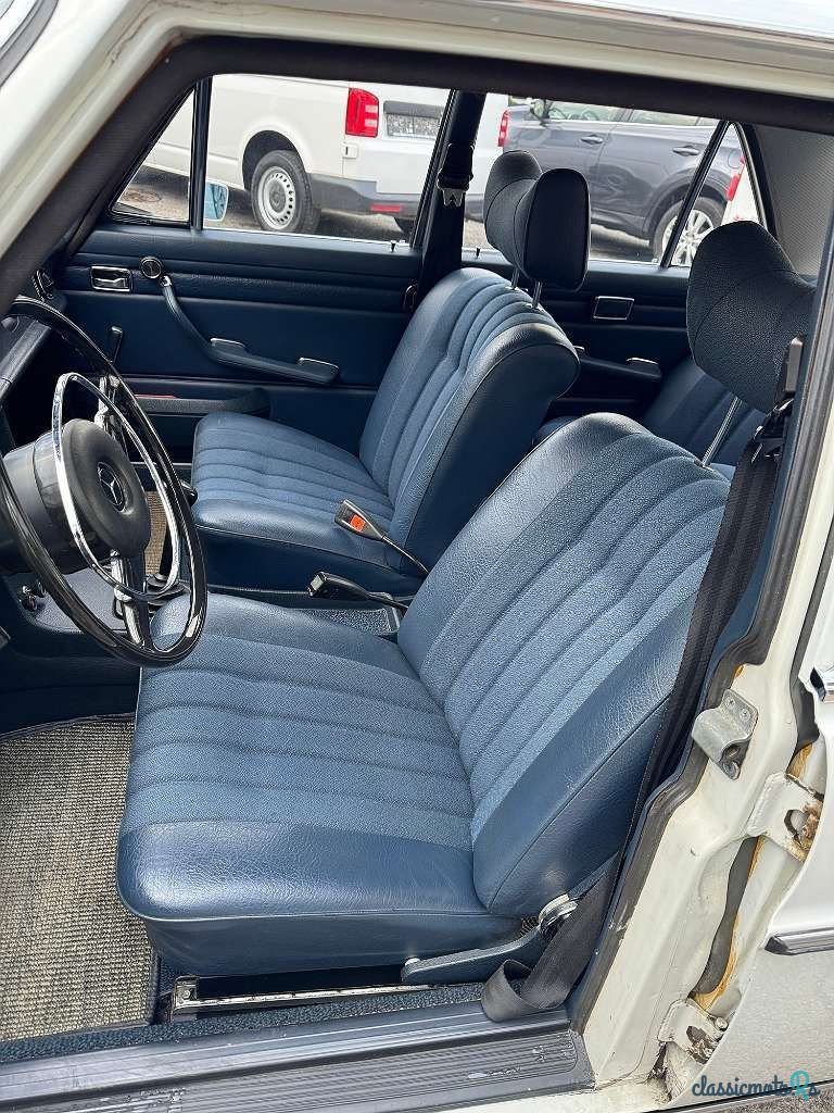 1971' Mercedes-Benz 220D photo #6