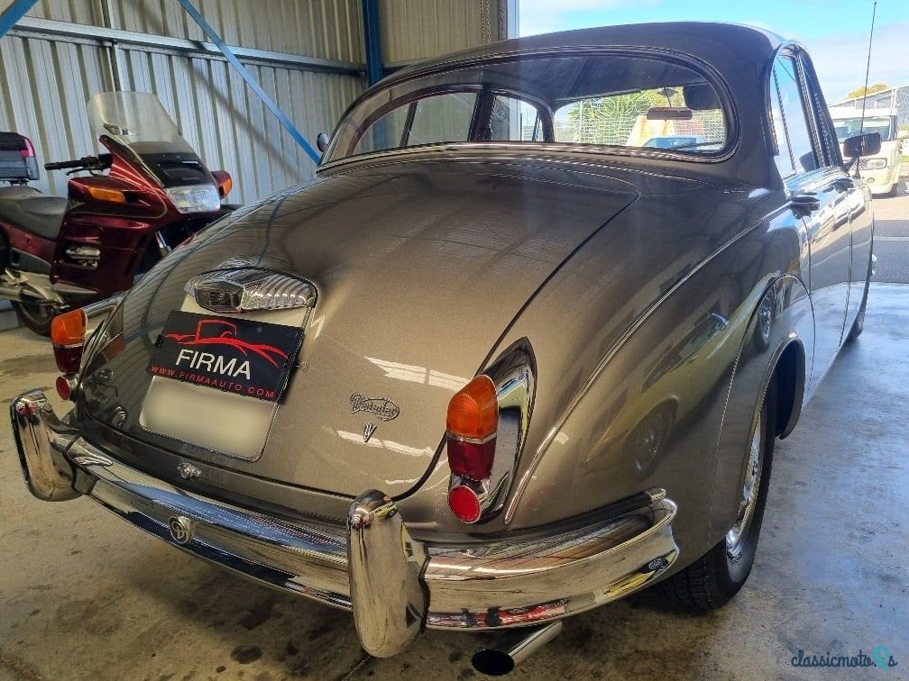 1967' Daimler 250 V8 photo #4