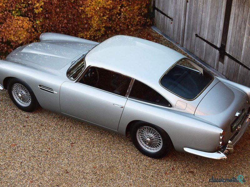 1961' Aston Martin DB4 photo #2