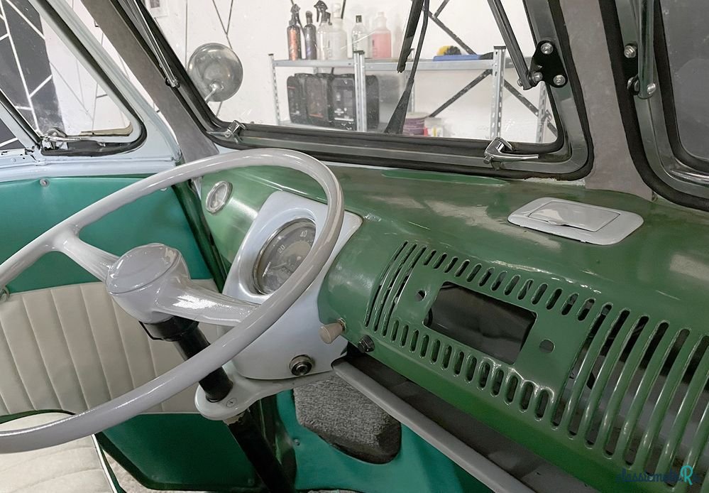1968' Volkswagen Type 2 photo #1