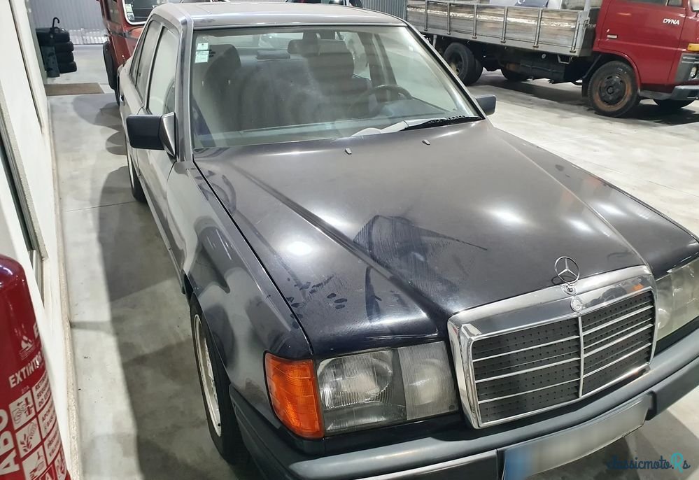 1989' Mercedes-Benz Classe E photo #2