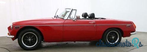 1973' MG B Convertible photo #2