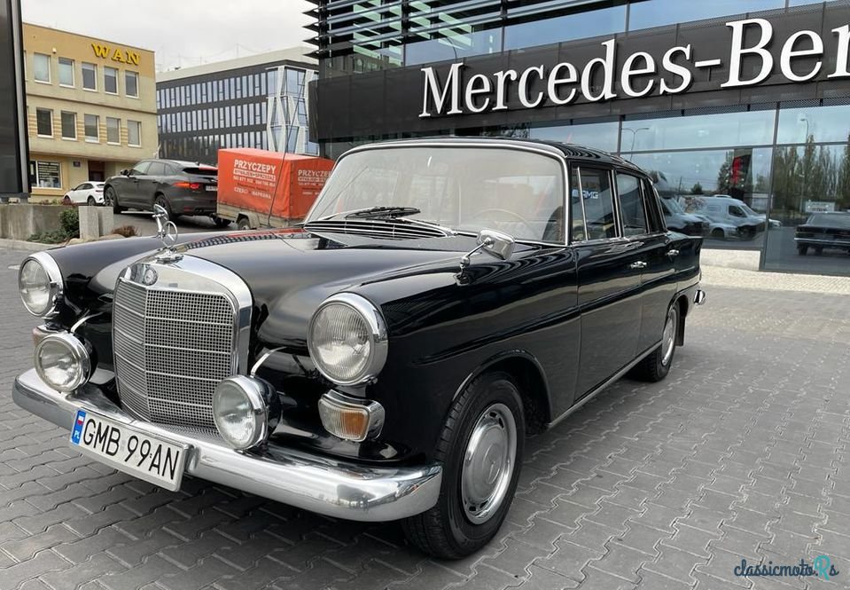 1966' Mercedes-Benz W110 200D photo #2