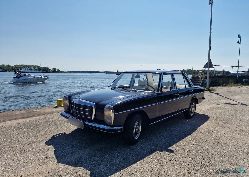 1971' Mercedes-Benz W115 photo #1