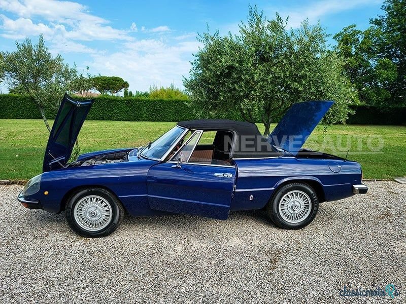 1974' Alfa Romeo Spider Duetto photo #1