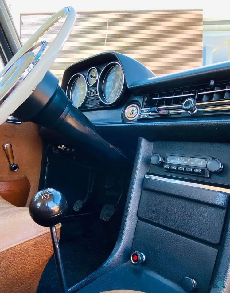 1970' Mercedes-Benz 220 photo #2