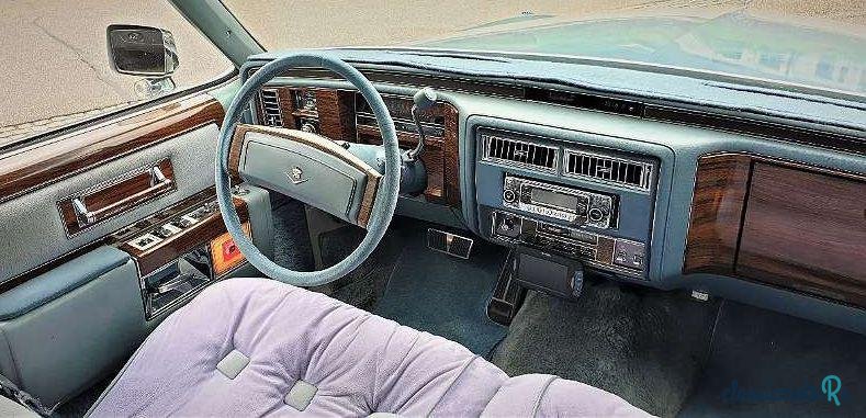 1977' Cadillac Deville photo #1