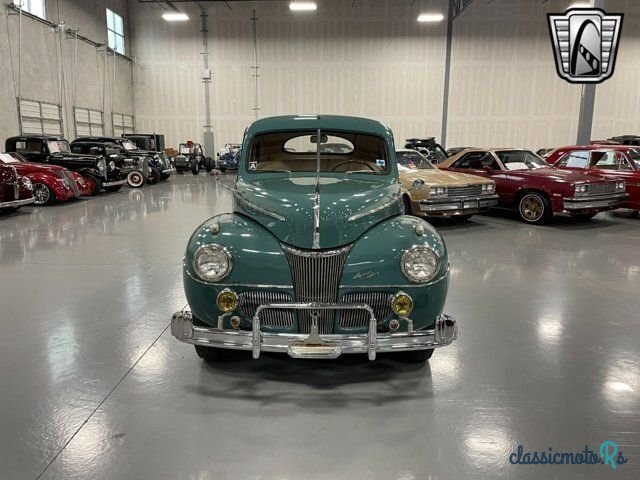 1941' Ford Super Deluxe photo #2