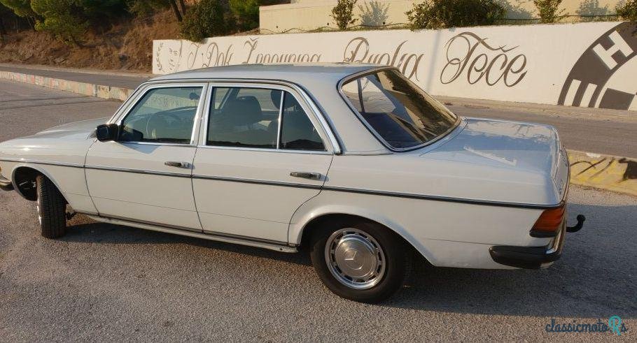 1976' Mercedes-Benz 123 240 photo #1