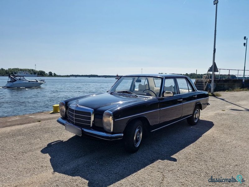 1971' Mercedes-Benz W115 photo #1